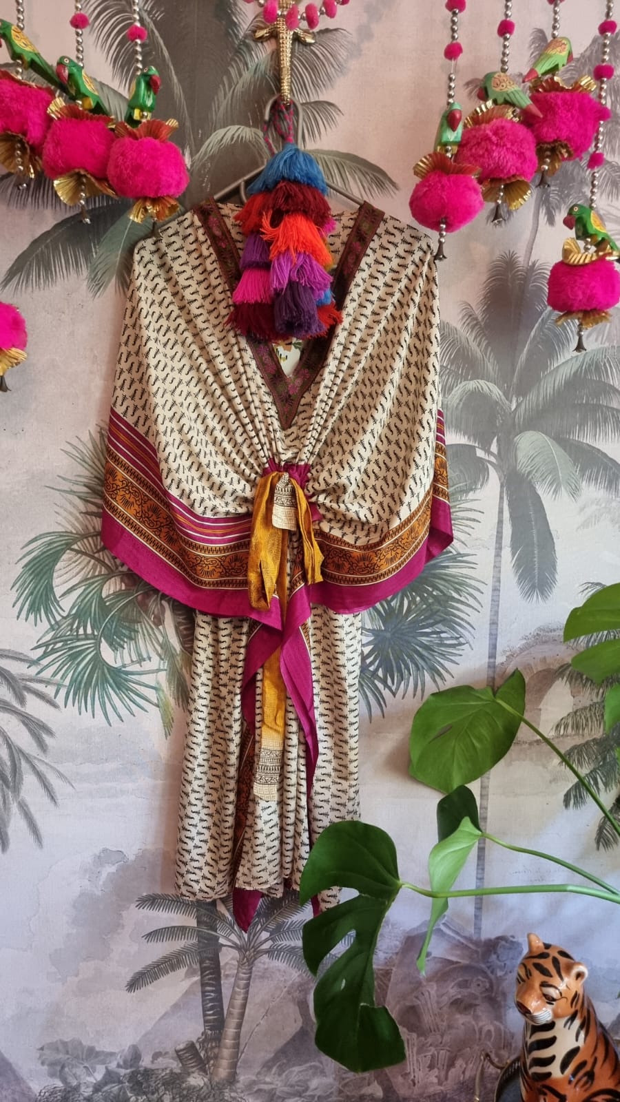 Short White/Pink Short Kaftan