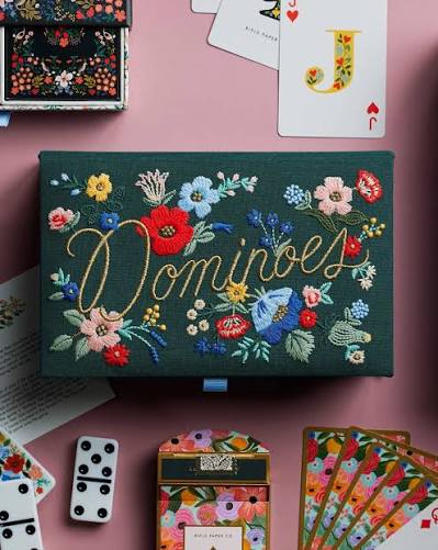 Strawberry Fields Dominoes set