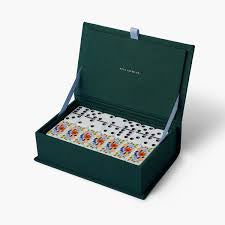 Strawberry Fields Dominoes set